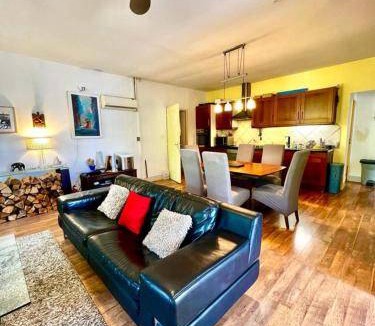 Antibes City Centre House | 120 m² House ∙ 3 bedrooms ∙ 7 guests