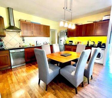Antibes City Centre House | 120 m² House ∙ 3 bedrooms ∙ 7 guests