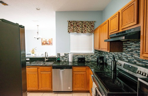 Meadow Woods House | 12min from airport/20min from Parks
