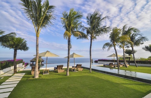 Ungasan Villa | 13BR Villa With An Ocean View Uluwatu - 6Min Walk To Melasti Beach! W/Pool!
