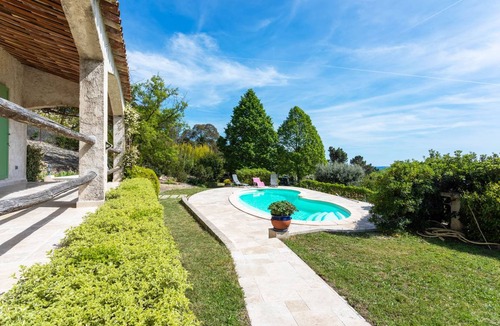 Berre-des-Alpes Villa | 155 m² Villa ∙ 3 bedrooms ∙ 6 guests