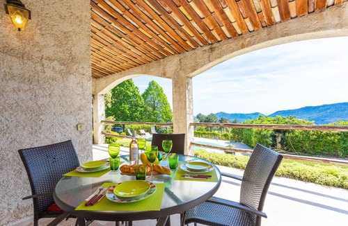 Berre-des-Alpes Villa | 155 m² Villa ∙ 3 bedrooms ∙ 6 guests
