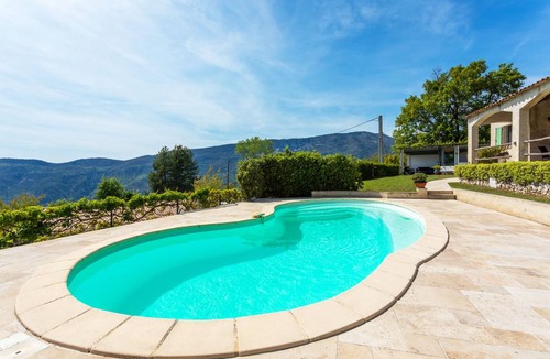 Berre-des-Alpes Villa | 155 m² Villa ∙ 3 bedrooms ∙ 6 guests