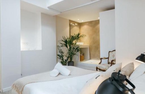 Old Town Apartment | #16 The Heart of the Old Town Nice AC 5 mins walk to Promenade des Anglais