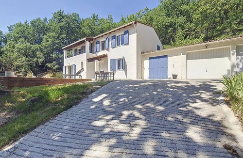 Mons House | 165 m² House ∙ 5 bedrooms ∙ 10 guests
