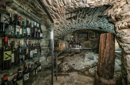 Loro Ciuffenna House | 1800S Stone House With Hot Tub And River Access