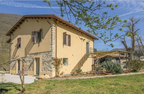 Arlia Apartment | 2 bedroom accommodation in Fivizzano