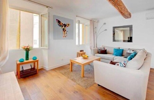 Nice Apartment | 2 Bedroom Apartment Paces from Place Garibaldi, On the Edge of the Old Town.