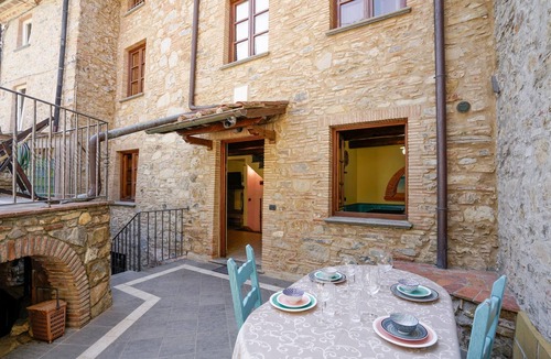 Corsanico House | 2 bedroom beautiful home in Corsanico