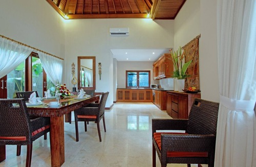 Pererenan Villa | 2 Bedroom near Echo Beach, Private Pool, Housekeeping staff, Good Rate!