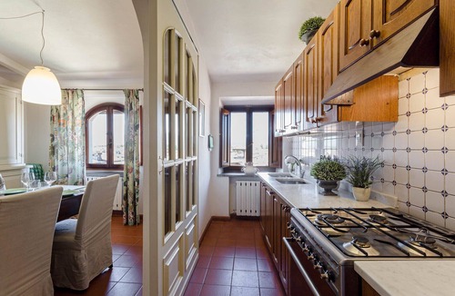 Lucca Historical Center Apartment | 2 Bedrooms Spacious Apartment with Elevator in Lucca