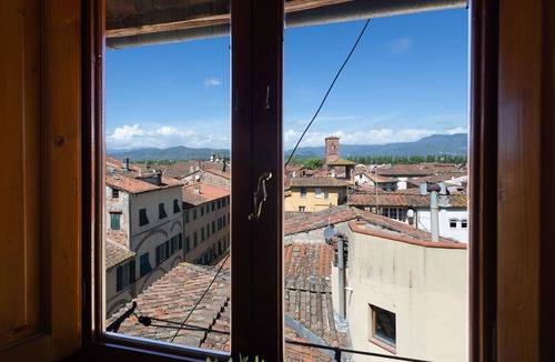Lucca Historical Center Apartment | 2 Bedrooms Spacious Apartment with Elevator in Lucca
