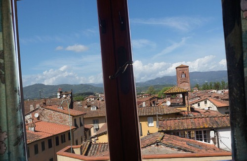 Lucca Historical Center Apartment | 2 Bedrooms Spacious Apartment with Elevator in Lucca