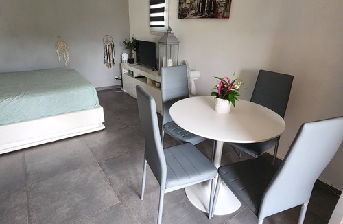 Boulouris-sur-Mer Bed & Breakfast | 2 bedrooms with private bathroom and kitchen in shared villa with swimming pool