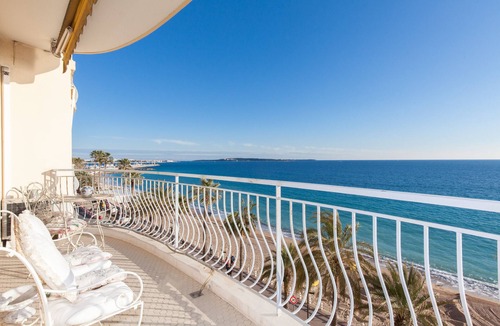 Cannes City Centre Apartment | 2-Br. apartment by the beaches – Magical sea view