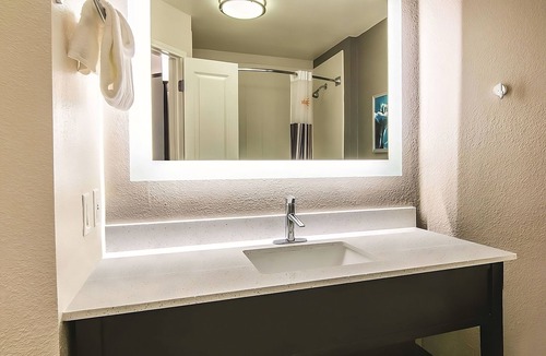 Orlando Hotel | 2 Comfortable Double Beds, La Quinta Inn & Suites, Pet-Friendly, near Universal
