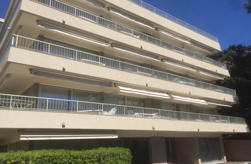 Saint-Raphael Apartment | 2 Pièces avec Balcon et Terrasse - Plage à 50m - Clim, WiFi, Parking - FR-1-466A-17