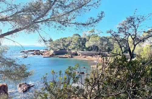 Boulouris-sur-Mer Apartment | 2 pièces Saint Raphael rénové, classé 4 étoiles, 100 m plages, piscine, tennis, parc, terrasse, jardin privatif