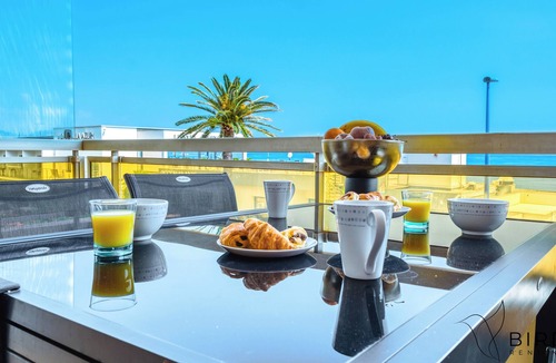 Villeneuve Loubet Beach Apartment | 2-Room Apartment with Sea View Terrace, parking, sea access