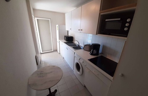 Frejus Port Apartment | 2-room apartment with terrace and parking, near thalassotherapy