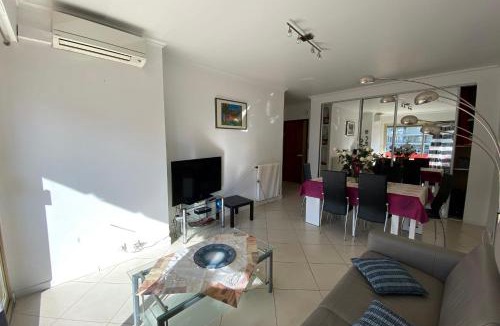 Cannes Apartment | 2 rooms facing south 300m from the Croisette LIVE IN LE BOSQUET