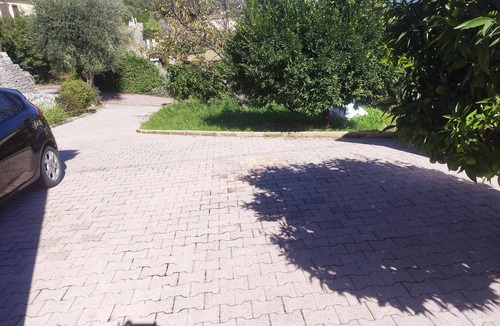 Gattieres Apartment | 2 rooms, garden level in Provencal villa
