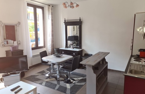 Golfe Juan House | 2 rooms in the town center, equipped, tourist port, beaches, shops, private car parks.