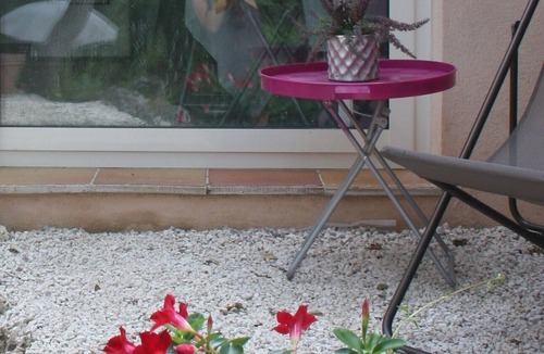 Saint-Jeannet Apartment | 2 rooms with patio - terrace in beautiful property