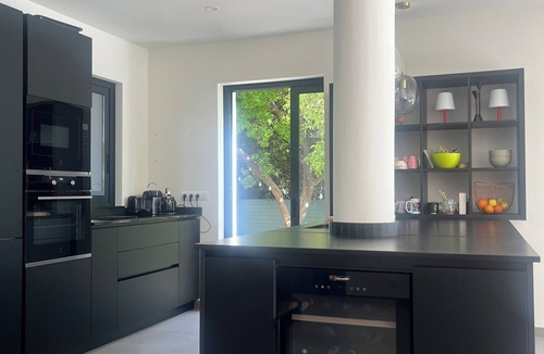 Juan-les-Pins House | 200 m² Le Corbusier-style house in Juan-les-Pins, with garden and swimming pool