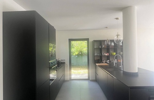 Juan-les-Pins House | 200 m² Le Corbusier-style house in Juan-les-Pins, with garden and swimming pool