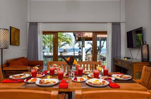 Lovina Villa | 2000 m² Villa ∙ 3 bedrooms ∙ 8 guests