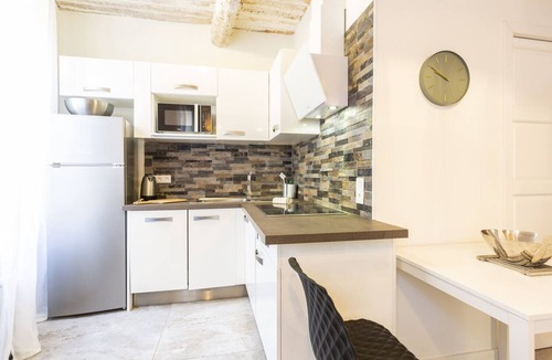 Antibes Old Town Apartment | 201 Villa Emy dans le Safranier