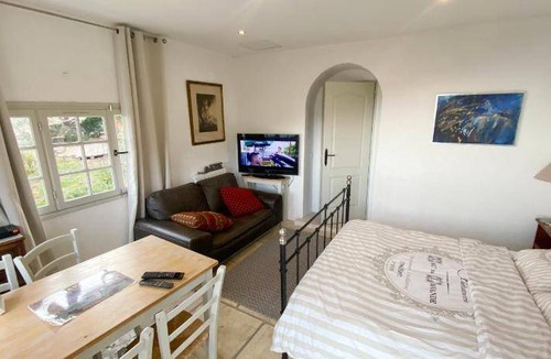 Eze Bed & Breakfast | 21 m² Bed and breakfast ∙ 2 guests