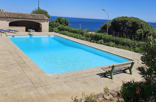 Plage de la Garonnette Villa | 240 m² Villa ∙ 6 bedrooms ∙ 12 guests