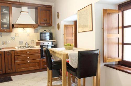 San Terenzo Monti House | 250 m² House ∙ 4 bedrooms ∙ 9 guests