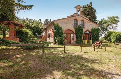 Crespina House | 250 m² House ∙ 5 bedrooms ∙ 10 guests