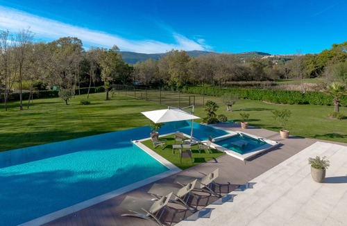 Chateauneuf-Grasse Villa | 250 m² Villa ∙ 7 bedrooms ∙ 10 guests