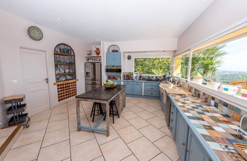 Saint-Jeannet Villa | 250 m² Villa ∙ 6 bedrooms ∙ 14 guests