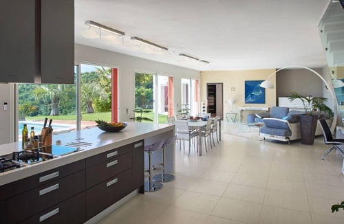 Peymeinade House | 256 m² House ∙ 4 bedrooms ∙ 8 guests