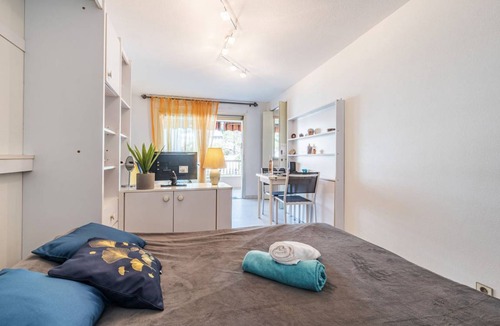 Riou - Petit Juas - Av de Grasse House | 27 m² House ∙ 1 bedroom ∙ 2 guests