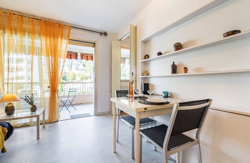 Riou - Petit Juas - Av de Grasse House | 27 m² House ∙ 1 bedroom ∙ 2 guests