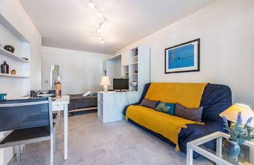 Riou - Petit Juas - Av de Grasse House | 27 m² House ∙ 1 bedroom ∙ 2 guests