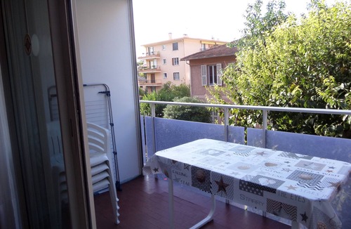 Roquebrune-Cap-Martin Apartment | 27 m2 studio + 7 m2 loggia, air conditioning, private parking, side sea view, 100m from the sea