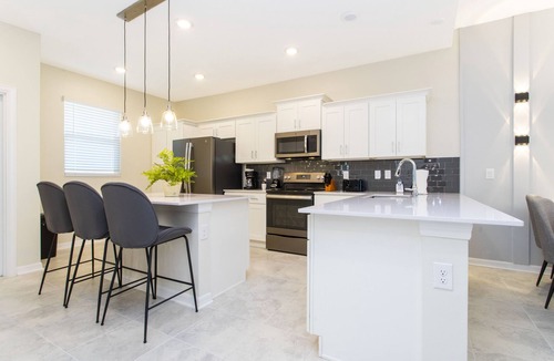 Kissimmee Condo | 2bd/2ba Brand new lake-view condo close to Disney
