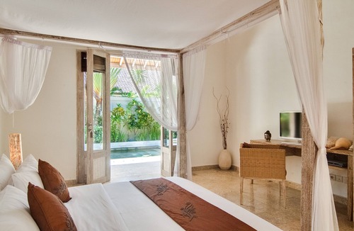 Singakerta Villa | 3 BDR lux villa in the heart of Seminyak (gated complex)