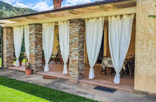 Strettoia House | 3 bedroom accommodation in Pietrasanta