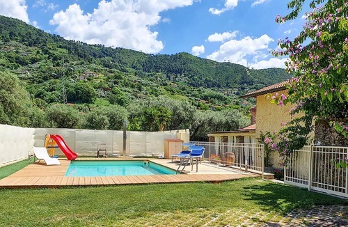 Strettoia House | 3 bedroom accommodation in Pietrasanta