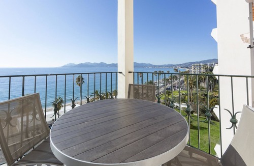 Le Suquet Apartment | 3 bedroom apartment 125 m2 with exceptional view facing the sea