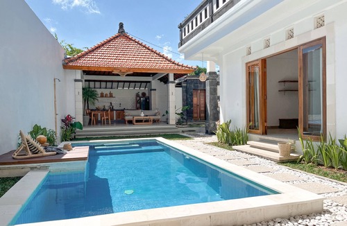 Padangsambian Klod Villa | 3 bedroom tropical villa, king beds, private pool,. FREE airport pickup