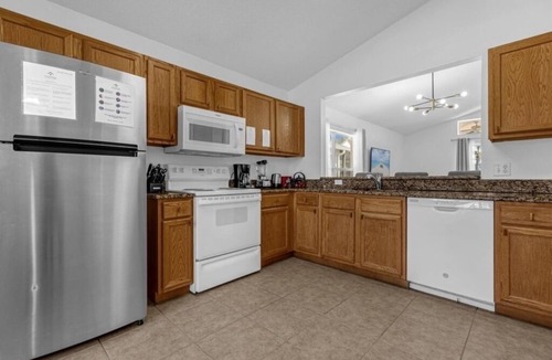Lake Berkley House | 3 Bedrooms S/Lake Berkley Home by RedAwning